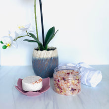 Load image into Gallery viewer, Sea Salt & Lily Bath Salts